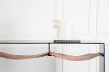 Cargar imagen en el visor de la galería, Credenza Vaqueta