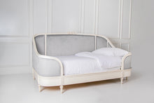 Cargar imagen en el visor de la galería, Recamara Daybed Antique