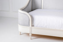 Cargar imagen en el visor de la galería, Recamara Daybed Antique
