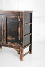 Cargar imagen en el visor de la galería, Credenza con Llave Antigua