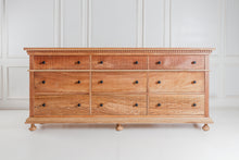 Cargar imagen en el visor de la galería, Credenza Aserrada