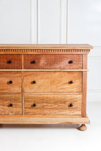 Cargar imagen en el visor de la galería, Credenza Aserrada