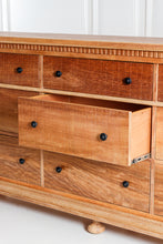 Cargar imagen en el visor de la galería, Credenza Aserrada